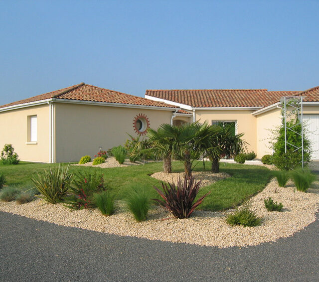 aménagement devant une habitation