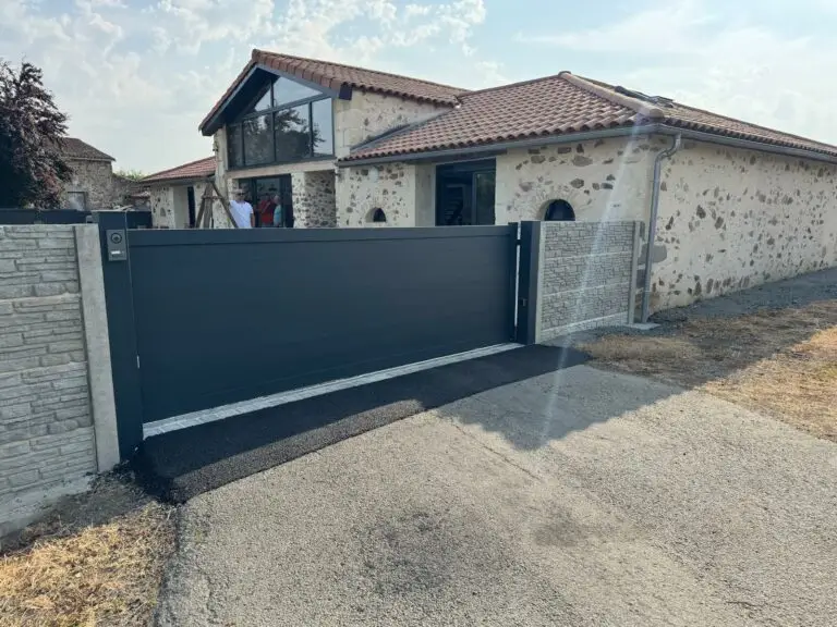 portail gris motorisé