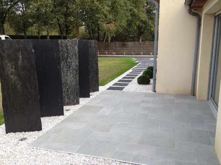 terrasse en carrelage gris
